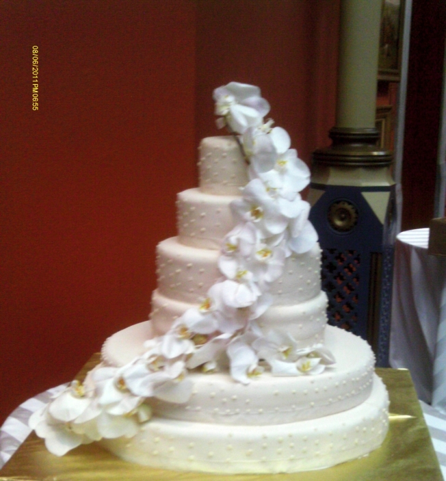 Imagicakes custom wedding cake